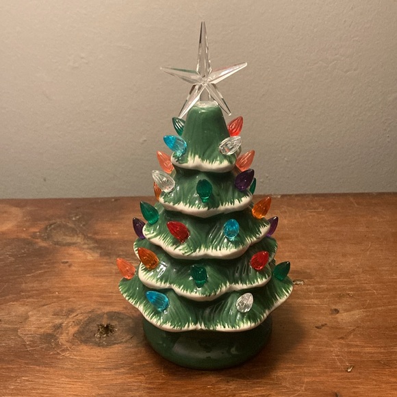 NWT 9” Green & White Snow- LED Light Up Ceramic Tree 🎄 Decoration w/ 30 Bulbs - Picture 4 of 17